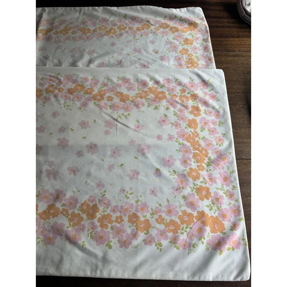Vintage House Floral Pillowcases –Set of 2 1970sFlowers – 60/40 Cotton Polyester